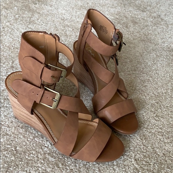 Crown Vintage brown 3 inch wedged sandals - Picture 2 of 7